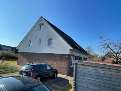 Moderniesierte 2,5-Zimmer-Dachgeschosswohnung in Neumünster