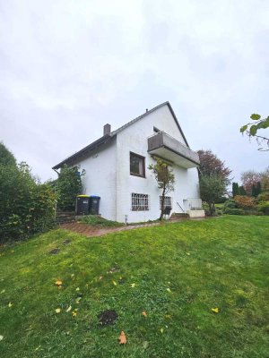 FAMILIENTRAUM MIT POTENTIAL, BALKON, VOLLKELLER IN GRÜNER UND GESUCHTER WOHNLAGE