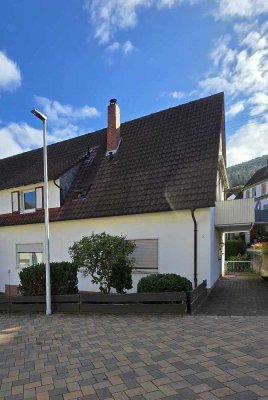 Modernisierte 3 Zimmer Wohnung  mit Balkon und EBK   in begehrter Lage in Lambrecht
