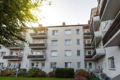 Mit Balkon! 2-Zimmer-Wohnung mit Badewanne in Bremerhaven-Lehe!