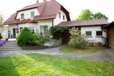Haus in Wehnde als Familienidyll mit großzügigen Garten und beheizten Außenpool sowie Sauna