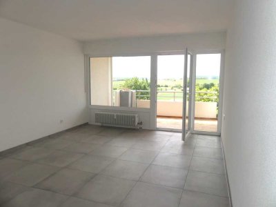 Attraktive, frisch renovierte 3 Zimmer Wohnung mit herrlichem Ausblick und TG-Stellplatz!