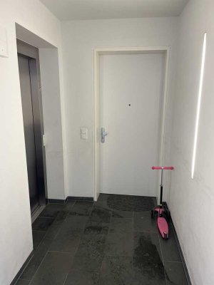 Exklusive, neuwertige 4-Zimmer-Wohnung mit lux. Innenausstattung mit Balkon und EBK