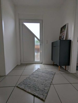 Helle 3-Zimmer-Wohnung mit Terrasse und moderner Einbauküche in Gau-Algesheim
