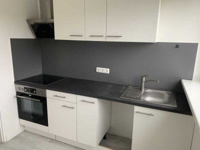 Kiel: Modernisierte 2 Zimmer Wohnung zum Knallerpreis - Sofort frei und UNI nah.