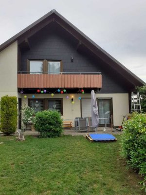 Geräumige Helle 5-Zimmer Wohnung mit Terrasse, Garten und Balkon. Ein TL Bad, Gäste WC und SPK