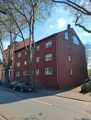 Geräumige 4-Zimmer-Wohnung mit Garage in gepflegtem Mehrfamilienhaus in Duisburg