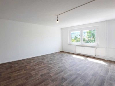 Ab 15.05.2026***Frisch renovierte 2-Zimmer-Wohnung mit Wannenbad!