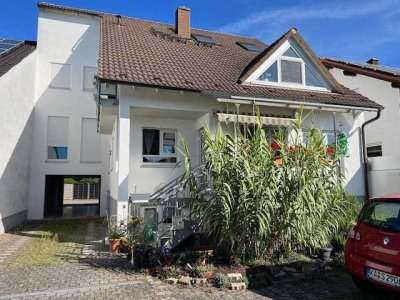 Gepflegte 1-Raum-Wohnung mit Terrasse und Einbauküche in Hambrücken