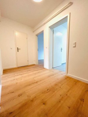 Frisch sanierte, toll geschnittene 2-Zimmer-Wohnung mit Balkon