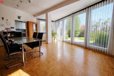 Gartenwohnung mit lichtdurchflutetem Wohnbereich