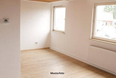 Kleine Altbauwohnung mit klassischem Charme im 2. Obergeschoss