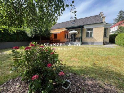 AUSSERGEWÖHNLICHE VILLA IN EINER EBENE