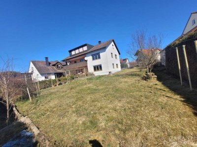 Freie sonnige 4 Zimmer-Wohnung mit Balkon und ca. 350 qm eigenem Garten!  Top Kapitalanlage !