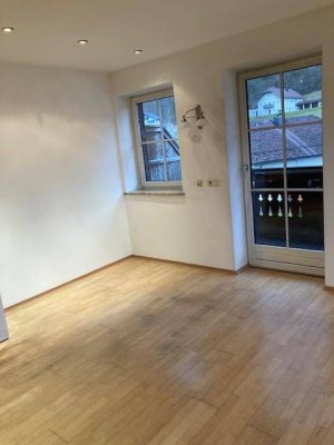 Moderne 3-Zimmer Wohnung mit Balkon im 2. Stock
