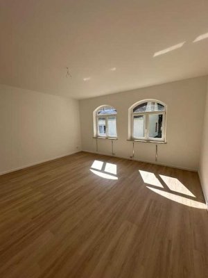 Vorankündigung! Erstbezug Sanierter Altbau! Wunderschöne 3 ZW + sehr großer Wohnküche!