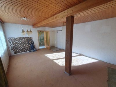 Renovierungsbedürftiges Bauernhaus mit Stallungen, Scheune und Felsenkeller – idyllisch im Ortskern