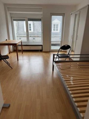 Praktische 1 ZKB-Studentenwohnung mit Balkon in direkter Uni-Nähe