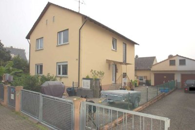PROVISIONSFREI - Großes Grundstück bebaut mit 2-Fam Haus (EG leerstehend) & EFH