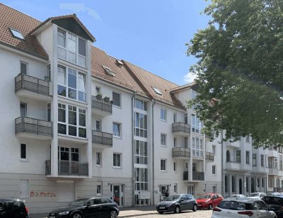 Helle 2-Raum-Wohnung mit Einbauküche in Stadtfeld-Ost