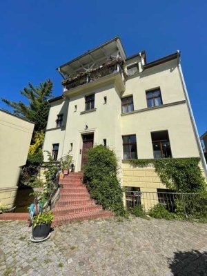 Wohnungsjuwel im Souterrain mit eigener Terrasse, Hauseingang und Garten