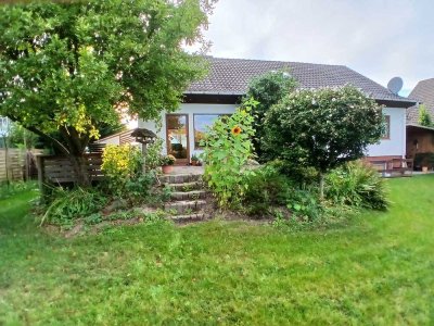 Kleinod: Geräumiges Familienhaus in LUTHE mit herrlichem Garten
