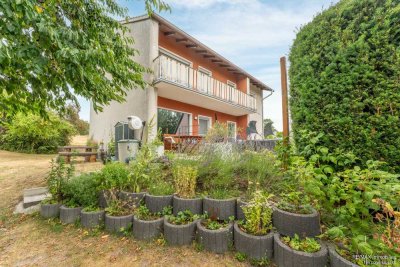 Attraktives Zweifamilienhaus in zentraler Lage mit großem Garten