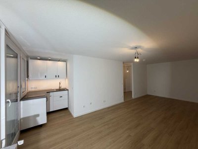 Erstbezug nach Sanierung mit Einbauküche und Balkon