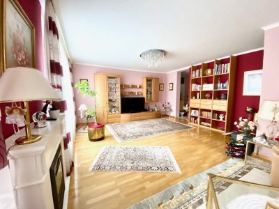 Grünruhelage! Geräumige 3-4 Zimmer-Wohnung mit Loggia &amp; Indoor-Pool