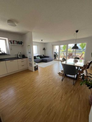 1596 € - 112 m² - 4.5 Zi.
