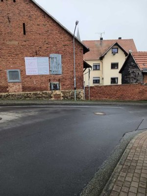 Freundliches 8-Zimmer-Haus in 35435, Wettenberg. Mit Nebengebäuden und großen Pferdestall u Bauplatz