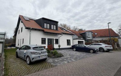 Sehr schöne moderne 4 Zimmer-Dachgeschoss-Wohnung im 2 Fam. Haus