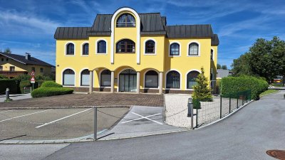 Luxuriöse Villa mit Pool und Garten in Bürmoos