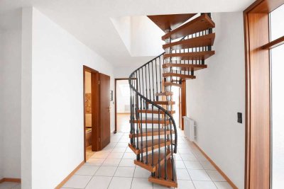 Großzügige 4-Zimmer-Maisonettewohnung mit TG-Stellplatz in Karlsruhe