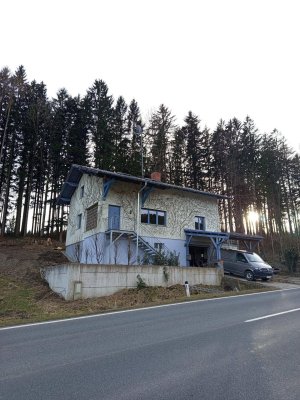 Geräumiges Einfamilienhaus mit Pool