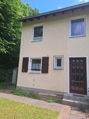 Preiswertes, zu renovierendes 4-Zimmer-Reihenendhaus in Bergisch Gladbach