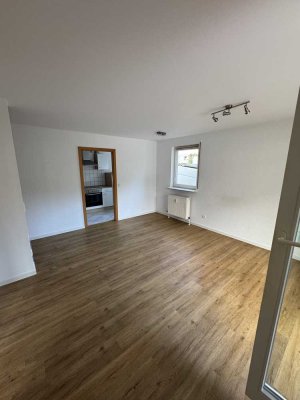 Stilvolle, gepflegte 2-Zimmer-Hochparterre-Wohnung mit Balkon und Einbauküche in Freiberg am Neckar