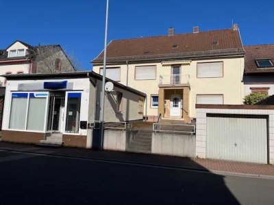 Haus mit 3 Wohneinheiten, Garage und sep. Bürogebäude