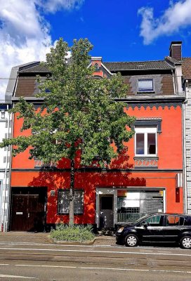 Renoviertes 10-Zimmer Haus mit Ladenlokal/Kiosk u. Garage in Mülheim an der Ruhr - Dümpten