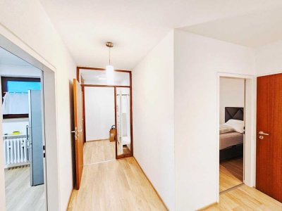 Voll möblierte 3-Zimmer-Wohnung mit Balkon u. Einbauküche