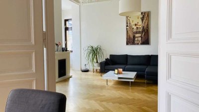 ***Ein vollkommener Altbautraum 4 ZKBB mit Ausblick/ Balkon auf den Marktplatz***
