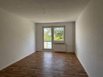 Kleines Träumchen mit neuem Wannenbad und Balkon!