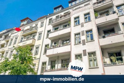 Berliner Altbauflair im Samariterkiez: Vermietete 2-Zimmer-Wohnung als attraktive Kapitalanlage