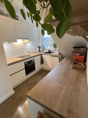 Lichtdurchflutete 3 Zi-DG-Wohnung im Grünen