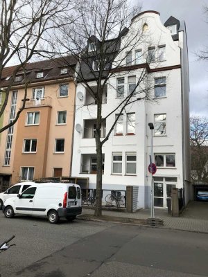 Charmante und helle 3,5-Zimmer-AltbauWohnung mit Balkon / WG geeignet
