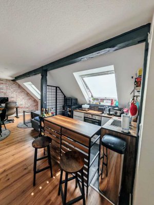 Stilvolle 2-Zimmer-Maisonette-Wohnung mit gehobener Innenausstattung mit EBK in Düsseldorf