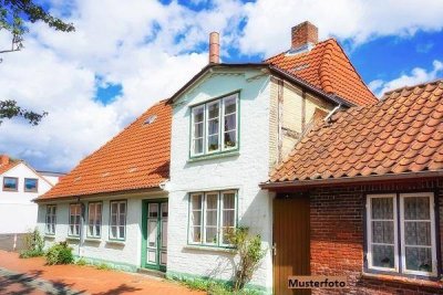Charmantes Einfamilienhaus mit Terrasse, Balkon und Garage