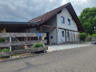 Einfamilienhaus aus 1. Hand mit Garten, Garage, Terasse, Balkon und Sauna