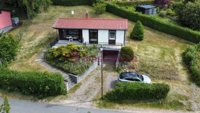 Sonnenbungalow mit drei Garagen in exponierter Lage von Ilmenau zu verkaufen.