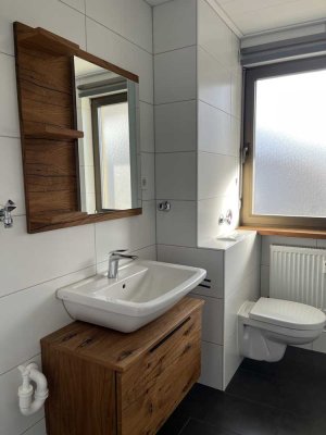 Wunderschöne, modernisierte und renovierte 2-Zimmer-Wohnung mit Balkon in Stein – ab Januar 2026